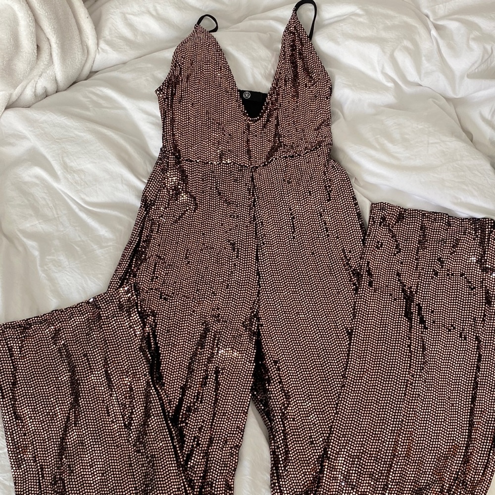 MISGUIDED BLACK SPARKLY VNECK ROMPER SIZE SMALL